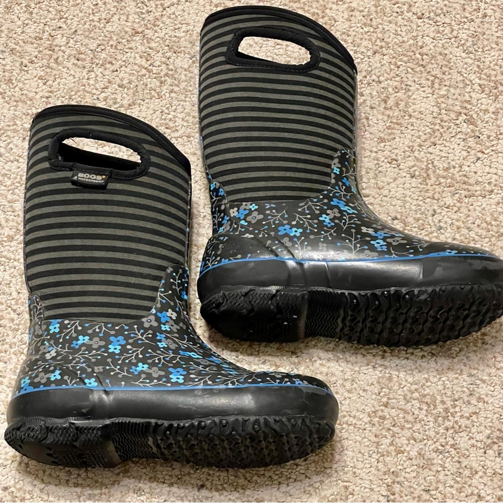 Bogs boots size 3